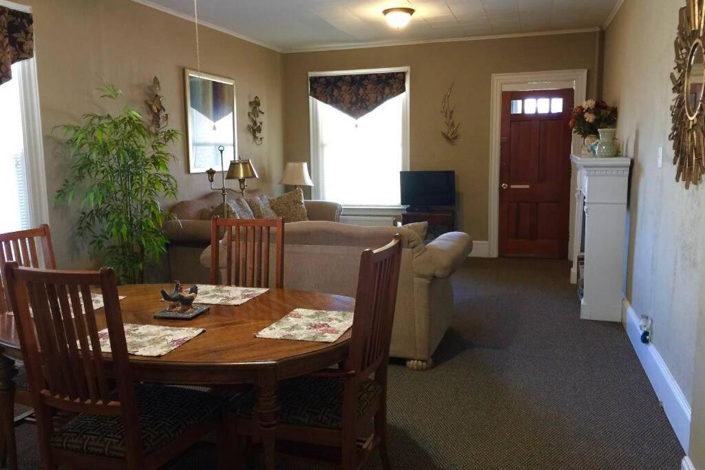Great Gorge Guesthouse - Walk To The Falls, The Casino And All Downtown Restaurants - Across From The Aquarium Niagara Falls Exteriér fotografie